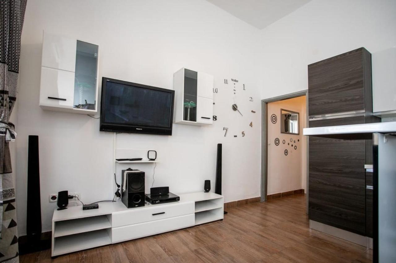 Apartments Punta 2 Omis Exterior photo